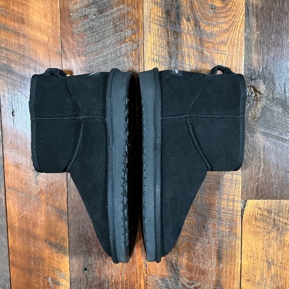 Koolaburra by UGG Classic Short Black Suede Shearling Boots Women’s Size 9 Winte - Picture 6 of 8